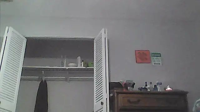 Snapshot of sarahkat86 chatting on May 3, 2026, 11:19 pm sarahkat86 online show from May 3, 2026, 11:19 pm