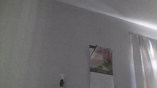 sarahkat86 online show from April 14, 2026, 9:53 pm