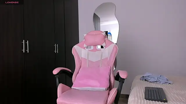 kendal hot01 online show from March 27, 2026, 7:15 pm