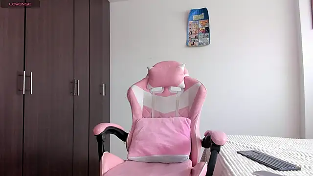 kendal hot01 online show from March 18, 2026, 4:41 pm