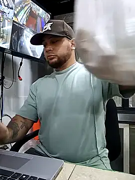 Catire10  online show from November 23, 2025, 1:21 pm