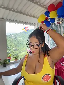 samanthahut1 online show from June 17, 2026, 9:03 pm