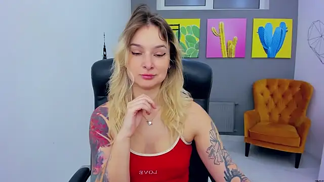 Snapshot of LilFleurish chatting on April 14, 2026, 4:28 am LilFleurish online show from April 14, 2026, 4:28 am