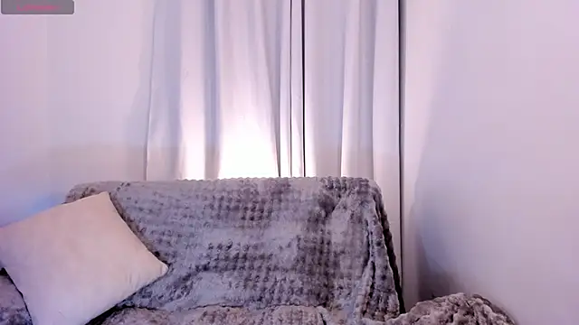 sarah saenz  online show from April 18, 2026, 5:32 am