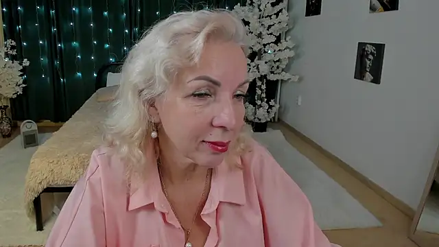 LiliaMoons online show from December 15, 2025, 9:48 am