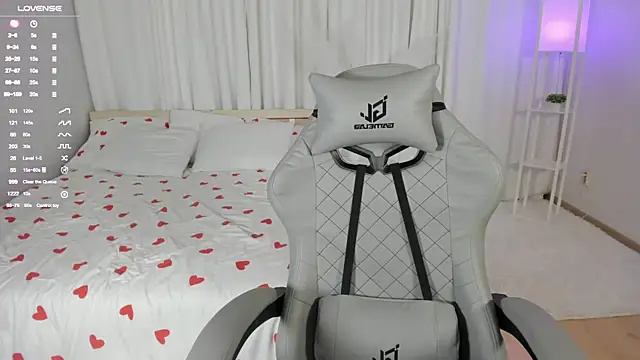 LiliaMoons online show from September 28, 2025, 2:24 pm