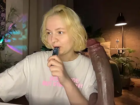MoonIvy  online show from June 2, 2026, 7:36 pm