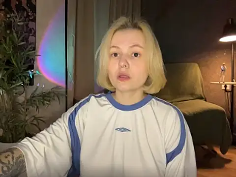 Snapshot of MoonIvy_ chatting on June 28, 2026, 7:31 pm MoonIvy online show from June 28, 2026, 7:31 pm