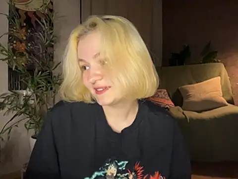 Snapshot of MoonIvy_ chatting on June 12, 2026, 7:11 pm MoonIvy online show from June 12, 2026, 7:11 pm