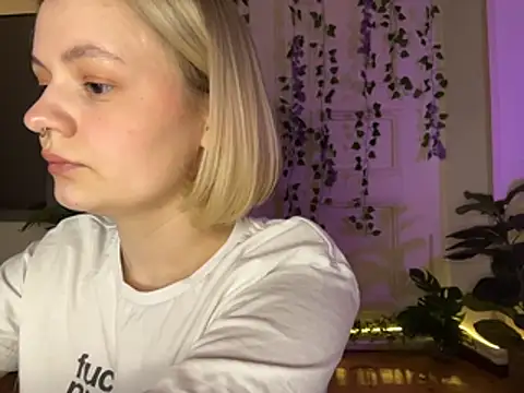 Snapshot of MoonIvy_ chatting on July 24, 2026, 8:38 pm MoonIvy online show from July 24, 2026, 8:38 pm