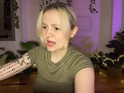 Snapshot of MoonIvy_ chatting on July 12, 2026, 7:58 pm MoonIvy online show from July 12, 2026, 7:58 pm