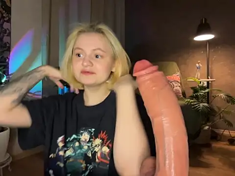 Snapshot of MoonIvy_ chatting on June 22, 2026, 7:22 pm MoonIvy online show from June 22, 2026, 7:22 pm