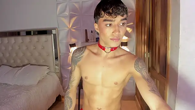 Wyatt Rose online show from November 25, 2025, 4:02 am