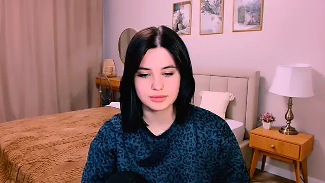 lil angel  online show from February 5, 2026, 10:16 pm