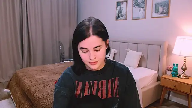 lil angel  online show from March 7, 2026, 6:35 pm