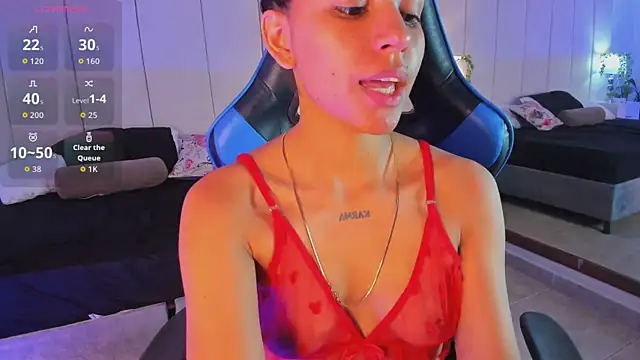 mia rousse25 online show from December 5, 2025, 1:32 pm