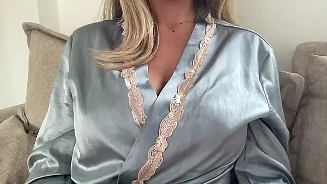 Snapshot of BombshellBunny chatting on September 27, 2025, 12:55 pm BombshellBunny online show from September 27, 2025, 12:55 pm