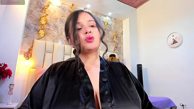 Snapshot of cloe_galee chatting on February 6, 2026, 5:14 am cloe galee online show from February 6, 2026, 5:14 am