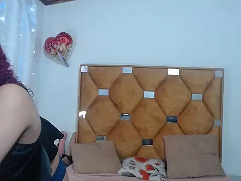 Snapshot of CATTALINAHOT chatting on April 14, 2026, 3:11 am CATTALINAHOT online show from April 14, 2026, 3:11 am