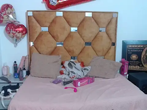 Snapshot of CATTALINAHOT chatting on April 8, 2026, 3:19 am CATTALINAHOT online show from April 8, 2026, 3:19 am