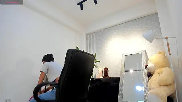 Snapshot of lily_cash1 chatting on January 19, 2026, 1:04 pm lily cash1 online show from January 19, 2026, 1:04 pm