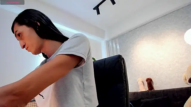 Snapshot of lily_cash1 chatting on February 12, 2026, 1:55 pm lily cash1 online show from February 12, 2026, 1:55 pm