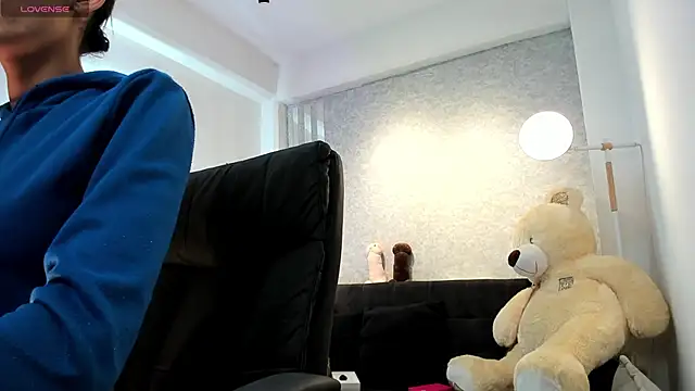 Snapshot of lily_cash1 chatting on February 14, 2026, 2:17 pm lily cash1 online show from February 14, 2026, 2:17 pm