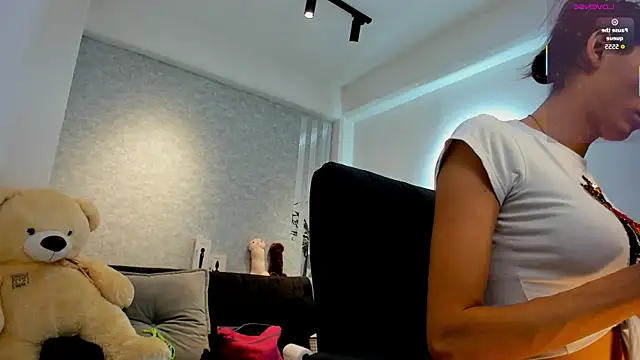 lily cash1 online show from March 25, 2026, 11:20 am