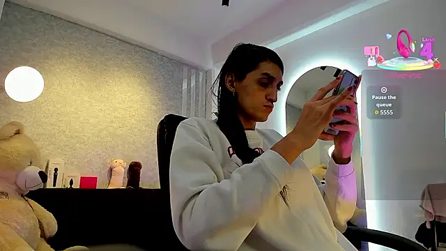 Snapshot of lily_cash1 chatting on February 1, 2026, 1:31 pm lily cash1 online show from February 1, 2026, 1:31 pm