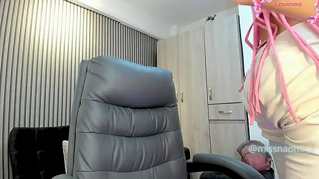 lily cash1 online show from November 8, 2025, 7:39 pm