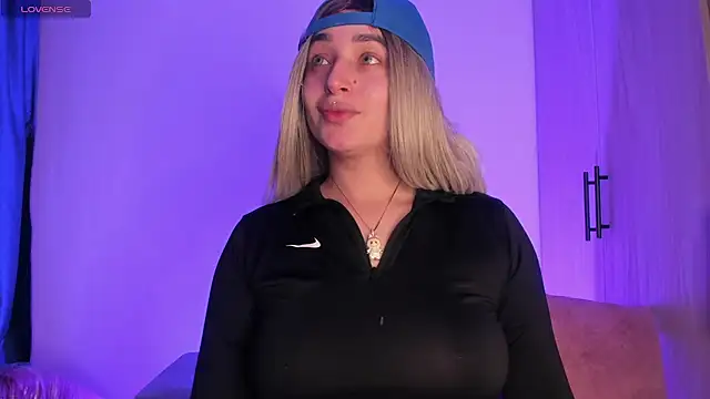 scarlett Collinss online show from November 27, 2025, 5:19 am