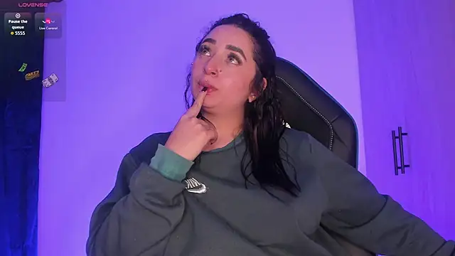 Snapshot of scarlett_Collinss chatting on May 3, 2026, 2:05 am scarlett Collinss online show from May 3, 2026, 2:05 am