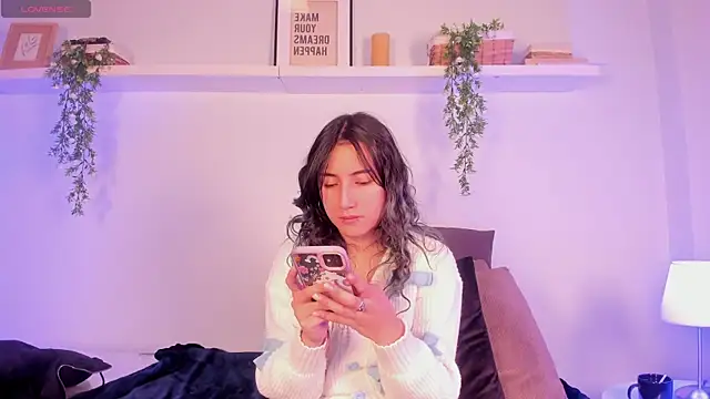 Vampgyal online show from October 28, 2025, 8:41 pm