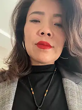 anna yngs online show from October 6, 2025, 1:51 am