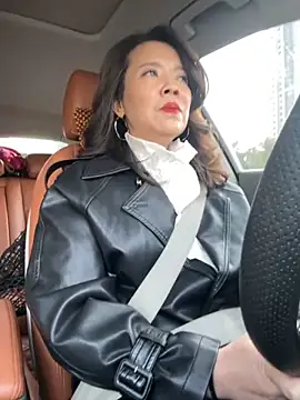 anna yngs online show from November 1, 2025, 7:57 am