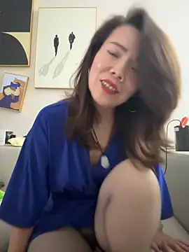 anna yngs online show from October 12, 2025, 12:56 am