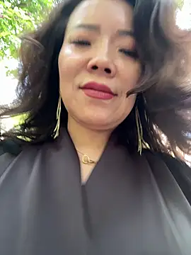 anna yngs online show from May 11, 2026, 2:57 am
