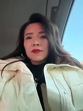 anna yngs online show from December 16, 2025, 9:46 am