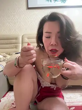 Snapshot of anna_yngs chatting on April 1, 2026, 1:41 pm anna yngs online show from April 1, 2026, 1:41 pm