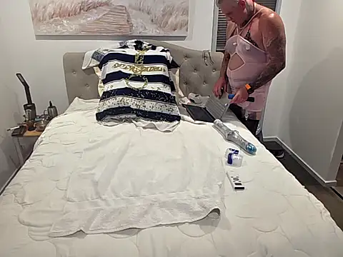 iamthepublickmasterbater online show from April 12, 2026, 2:09 pm