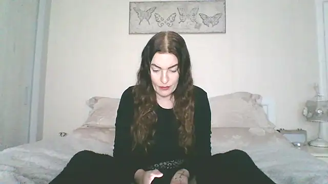 EllaKent online show from February 9, 2026, 3:32 pm