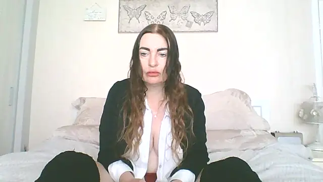 EllaKent online show from May 10, 2026, 10:41 am