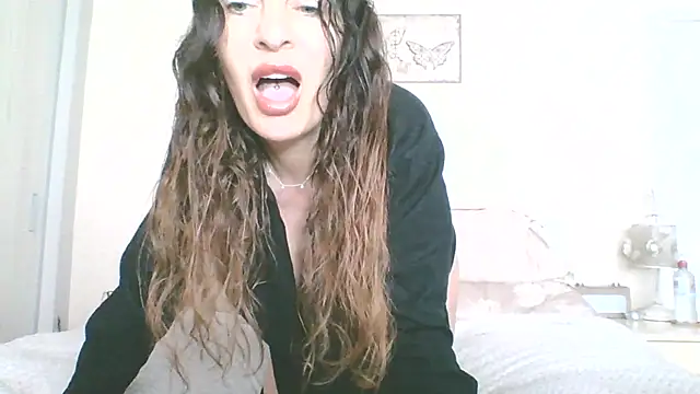 EllaKent online show from April 7, 2026, 9:11 am