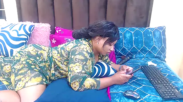 Snapshot of AfricanQueenxx40 chatting on February 22, 2026, 6:42 pm AfricanQueenxx40 online show from February 22, 2026, 6:42 pm