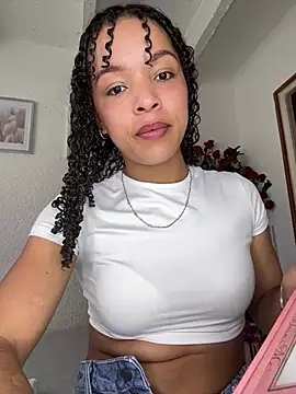 Snapshot of Yasmin777_ chatting on May 15, 2026, 5:44 pm Yasmin777 online show from May 15, 2026, 5:44 pm