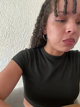 Snapshot of Yasmin777_ chatting on May 7, 2026, 6:11 pm Yasmin777 online show from May 7, 2026, 6:11 pm