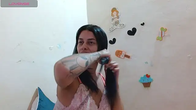 Akasha001 online show from November 14, 2025, 4:05 am