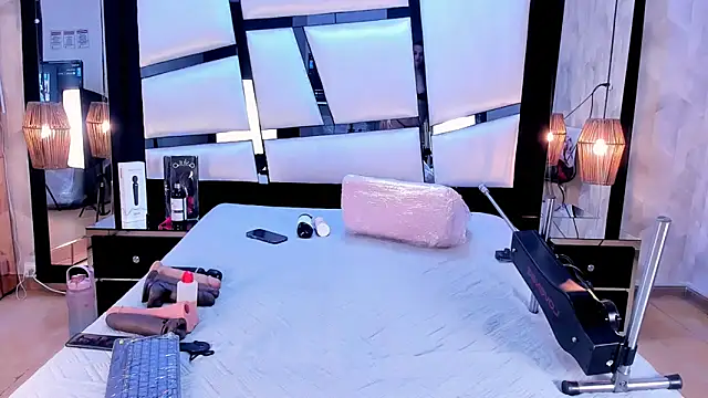 JuliaDavis 1 online show from October 27, 2025, 3:51 am