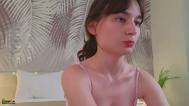 LolaPrise online show from November 22, 2025, 1:43 pm