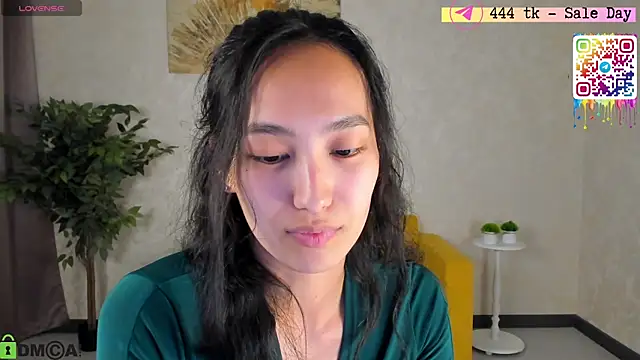 FlirtyAura online show from May 11, 2026, 4:04 pm